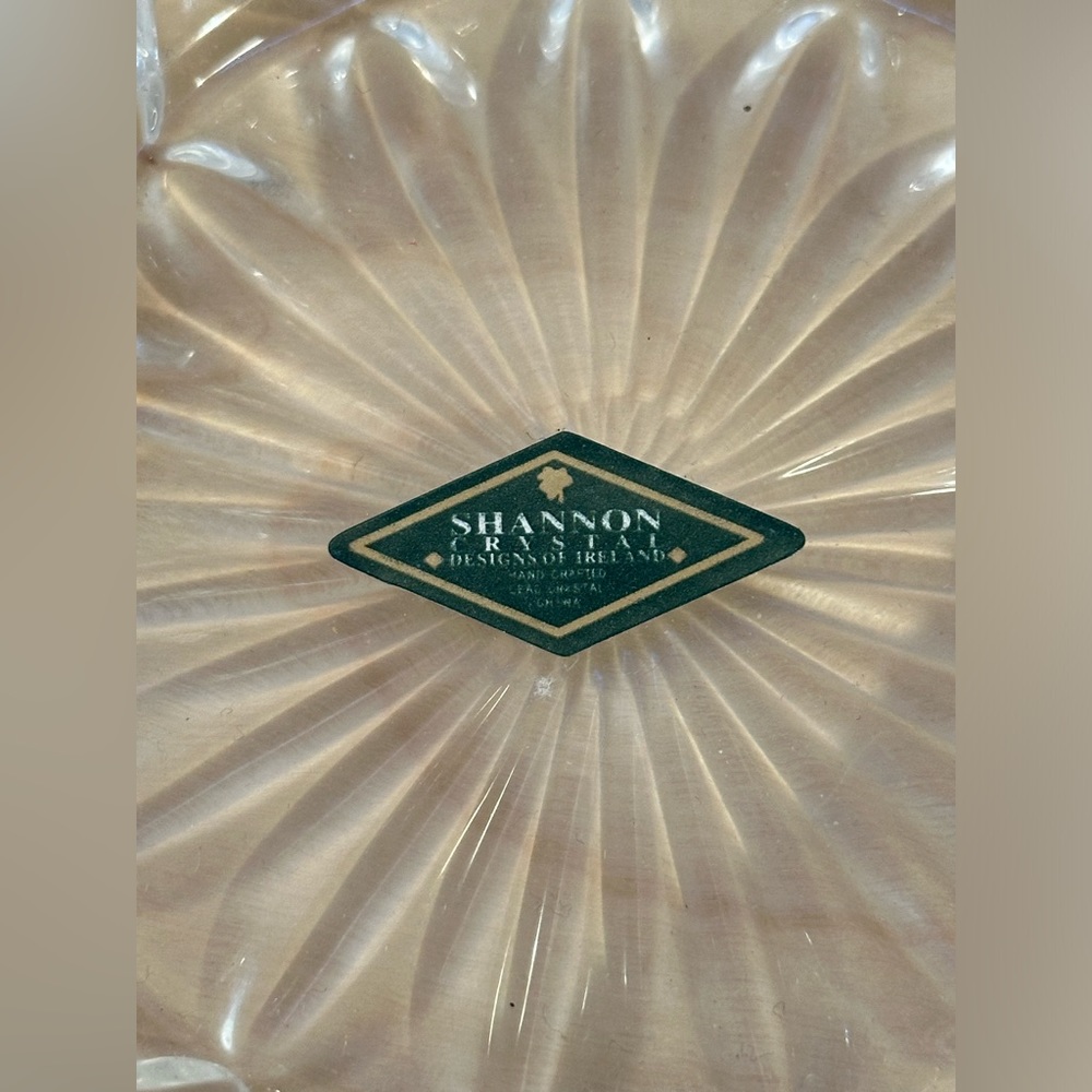🍫 Shannon Crystal Hershey Shaped Candy Dish - Picture 3 of 8